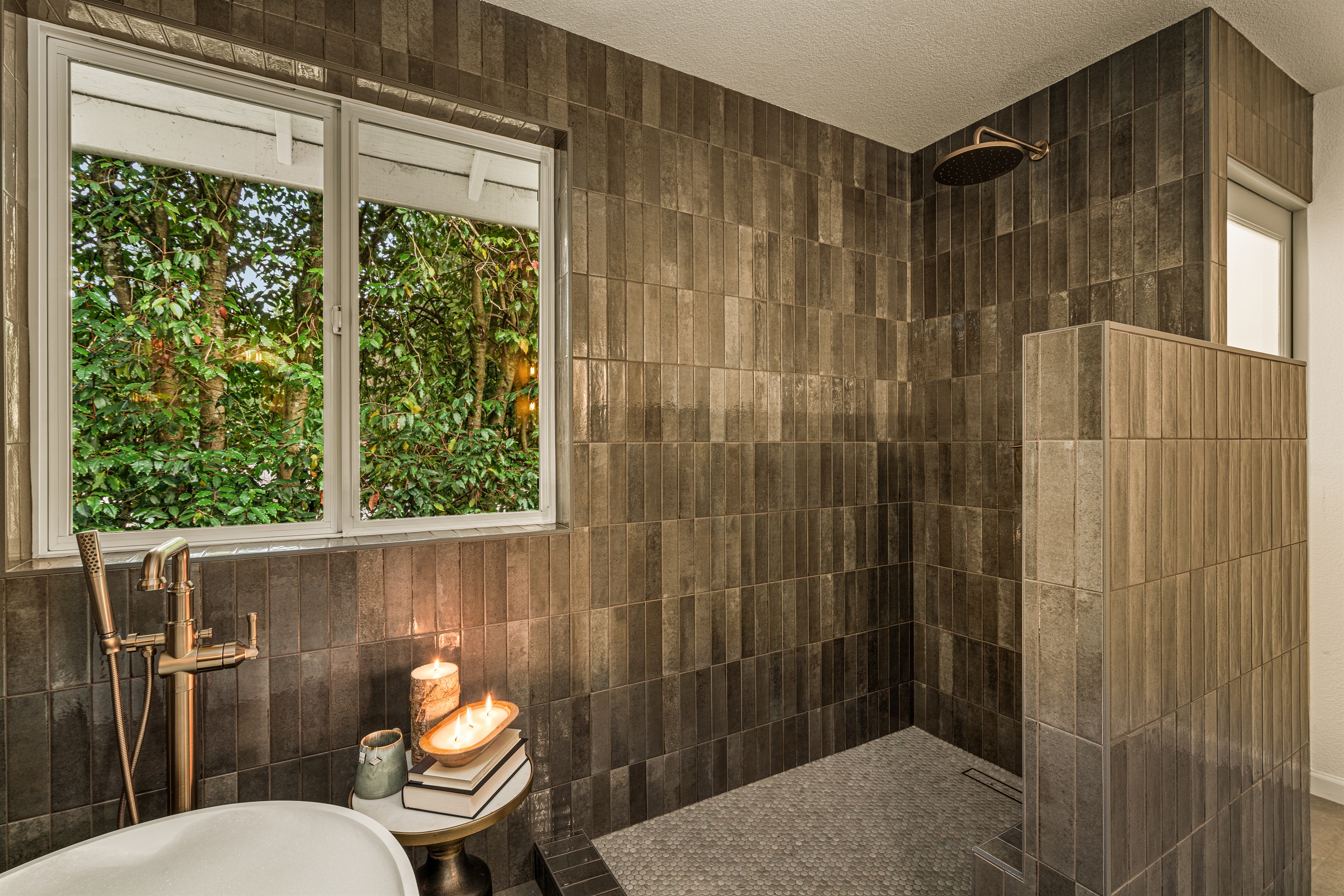 Unwind in our therapeutic shower with rain shower head and body wand with eucalyptus shower spray for your aromatherapy steam experience.