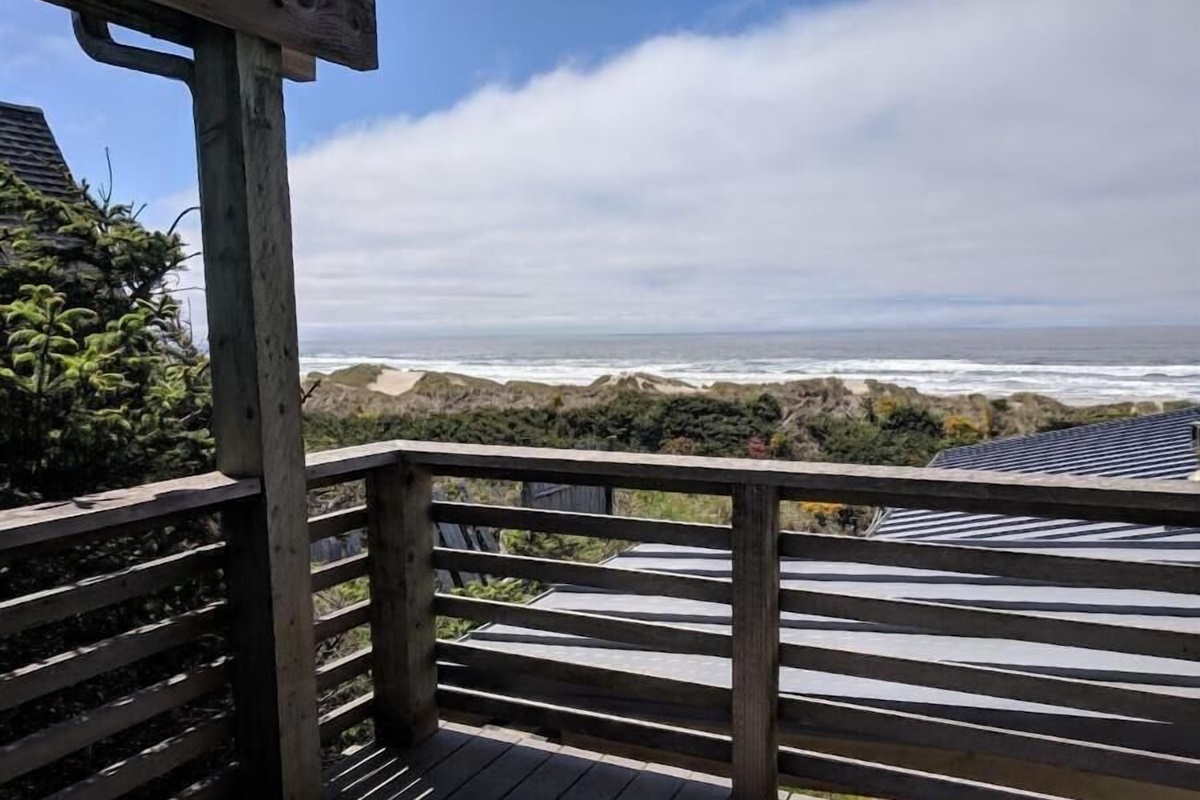 second floor deck of of primary bedroom