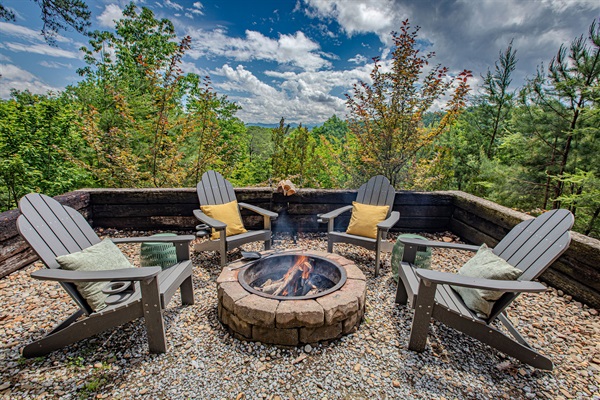 The fire pit is perfect for enjoying the starry skies in the mountains. Plan a s’mores night with the family and cozy up around the fire.