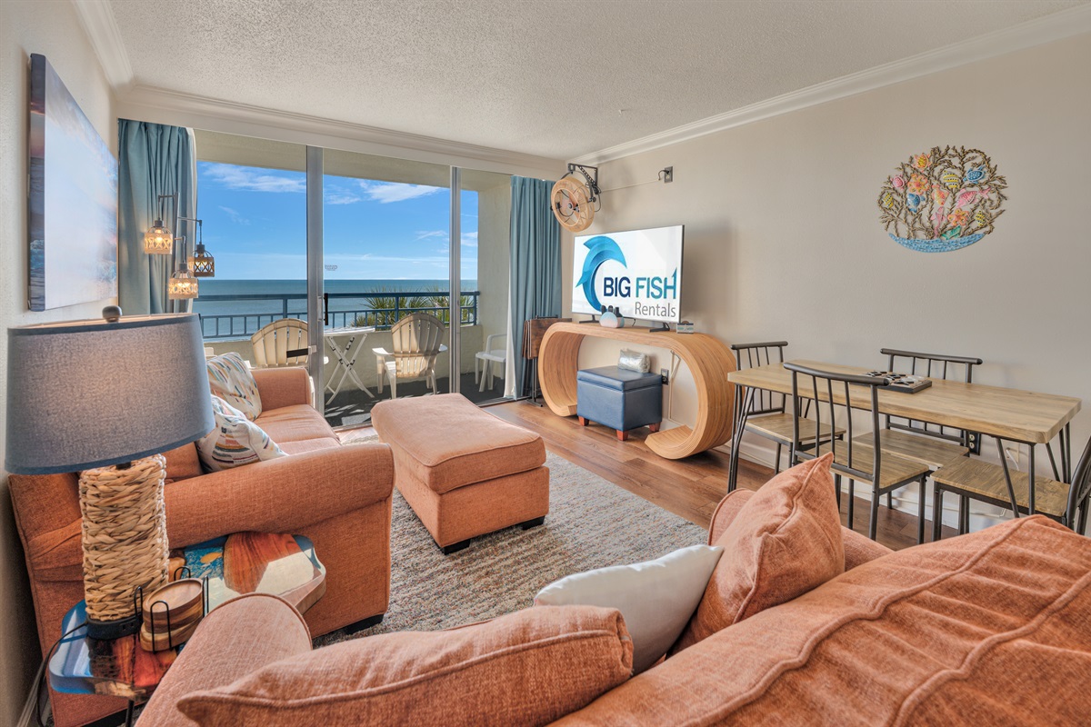 Amazing Living Room with Stunning Views🌊☀️