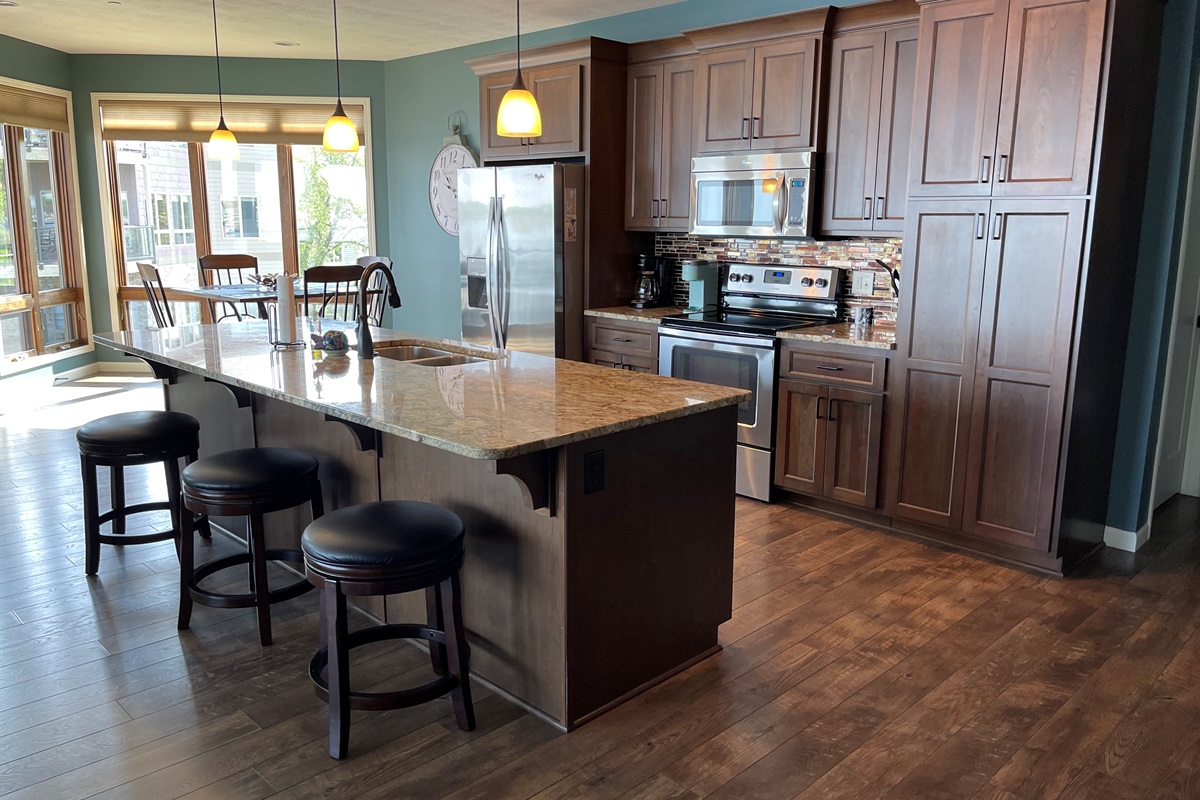 Kitchen with breakfast bar