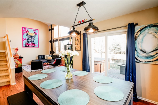 Savor Meals with Loved Ones at the Expansive Dining Table. 🍽️👨‍👩‍👧‍👦