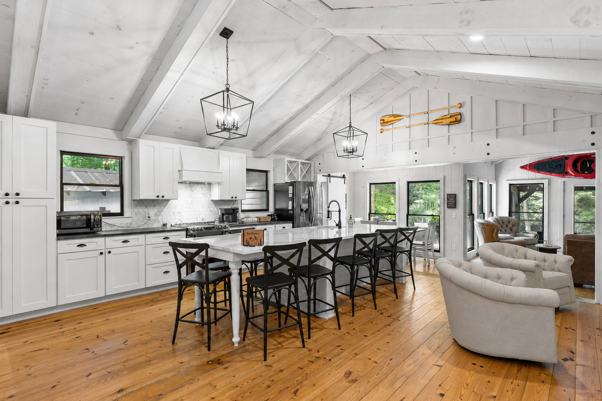 The fully equipped kitchen has everything you need to prepare family meals.