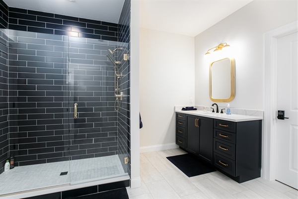 Main House Master Bedroom Ensuite Bathroom