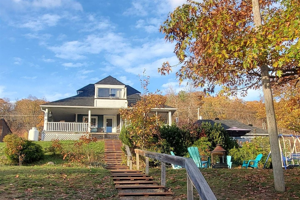 En toutes Saisons, notre Maison du Lac est majestueuse! - Majestic view of The Lakehouse in any season!