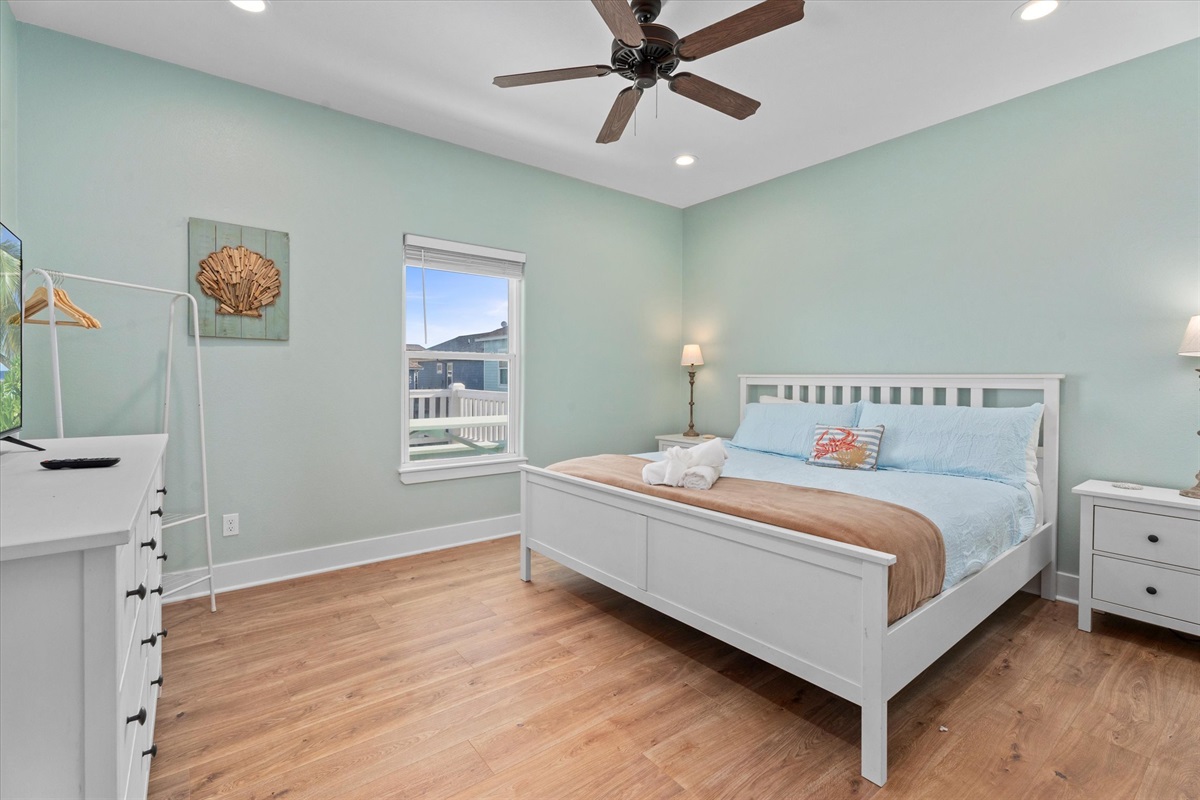 652cb99f0fdb4d8481414b3f4d308679 Large | Beachhouse | Texas | TX | Vacation Homes | Galveston | Crystal Beach | Kokomo | Breezy Days | Beachfront Elegance | Sunrise Serenity | Southern Sands Property Management, LLC