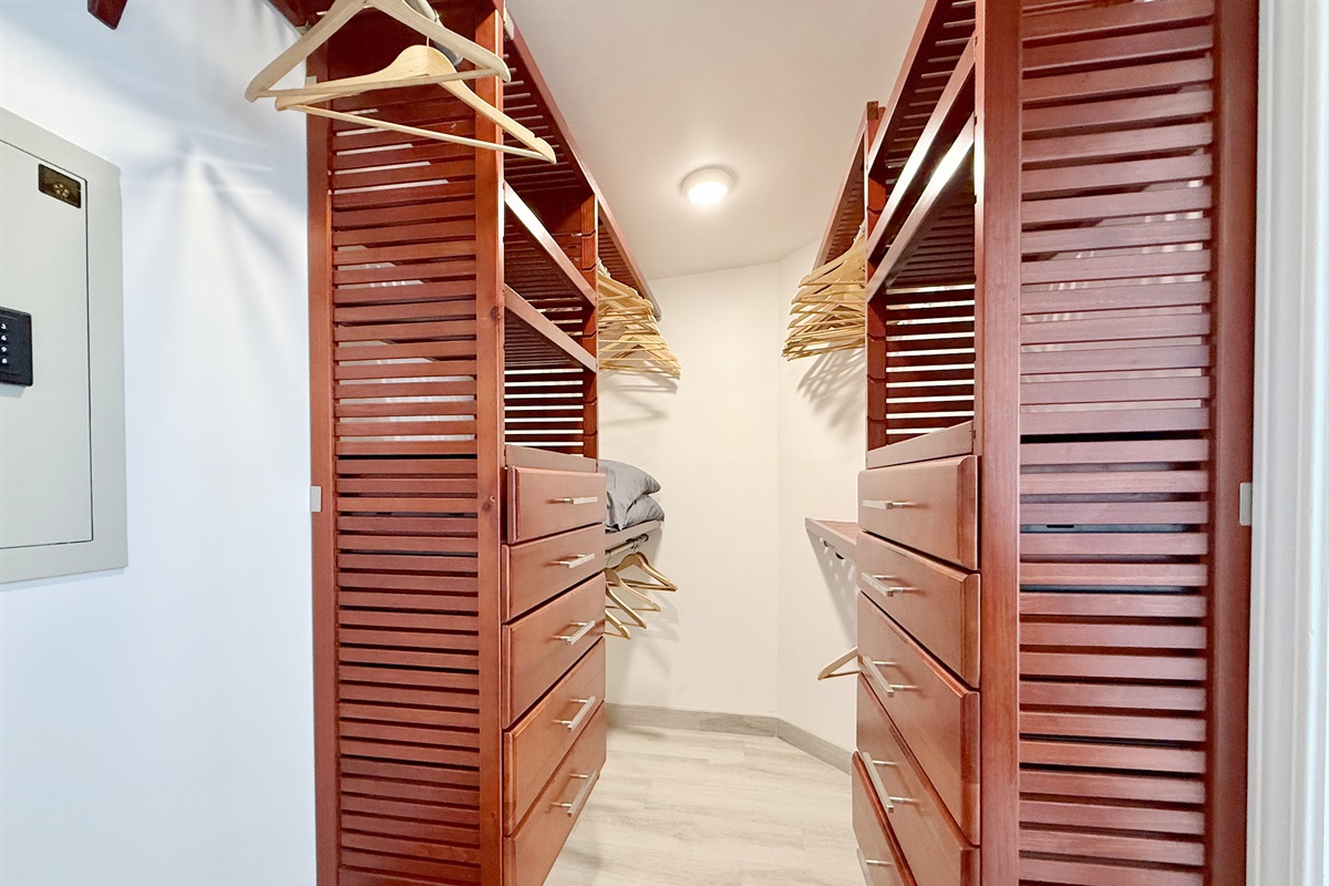 Along with a walk-in closet.