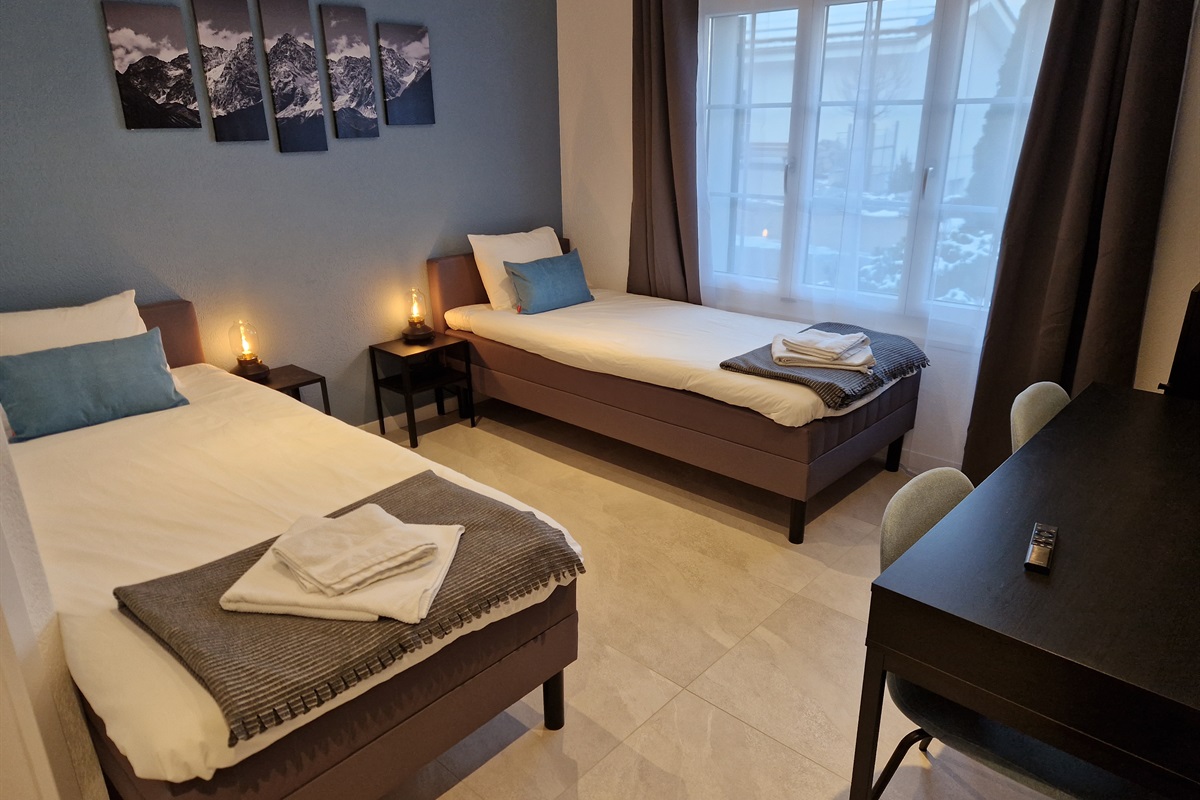 The beds can be either together as King sized bed (180x200) or individually set up like this (2 x 90x200)
