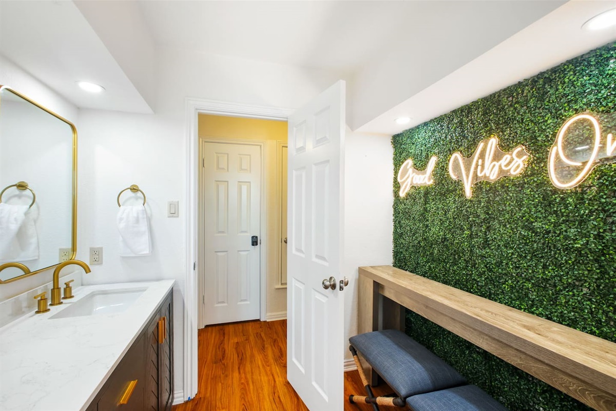  Bright and stylish with plenty of space for everyone to get ready.