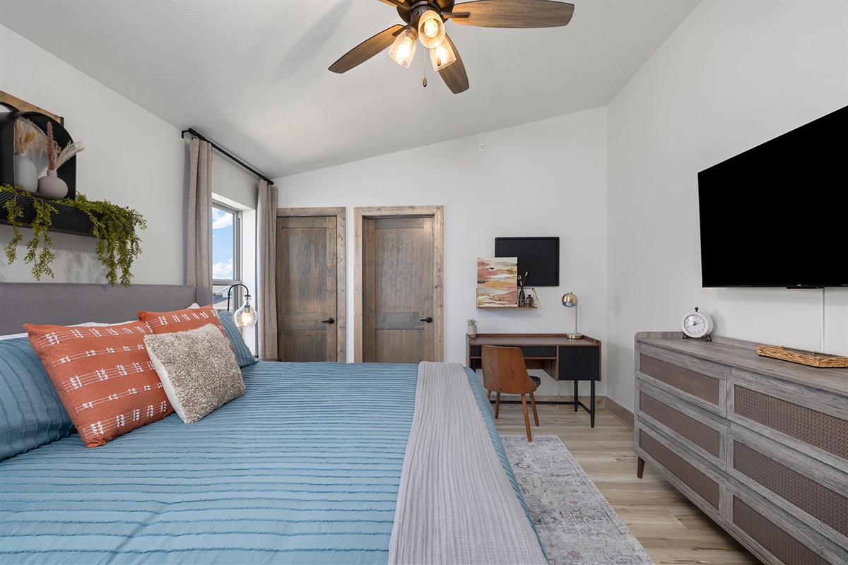 Upper level king #4 w/ ensuite bath and work desk!