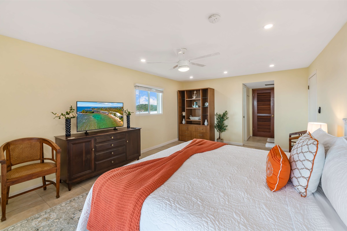 Huge primary suite with en suite bathroom and balcony access