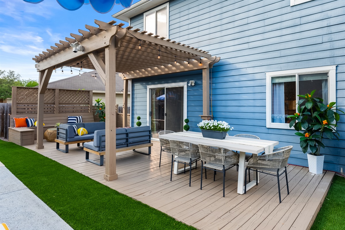 Outdoor dining and grill