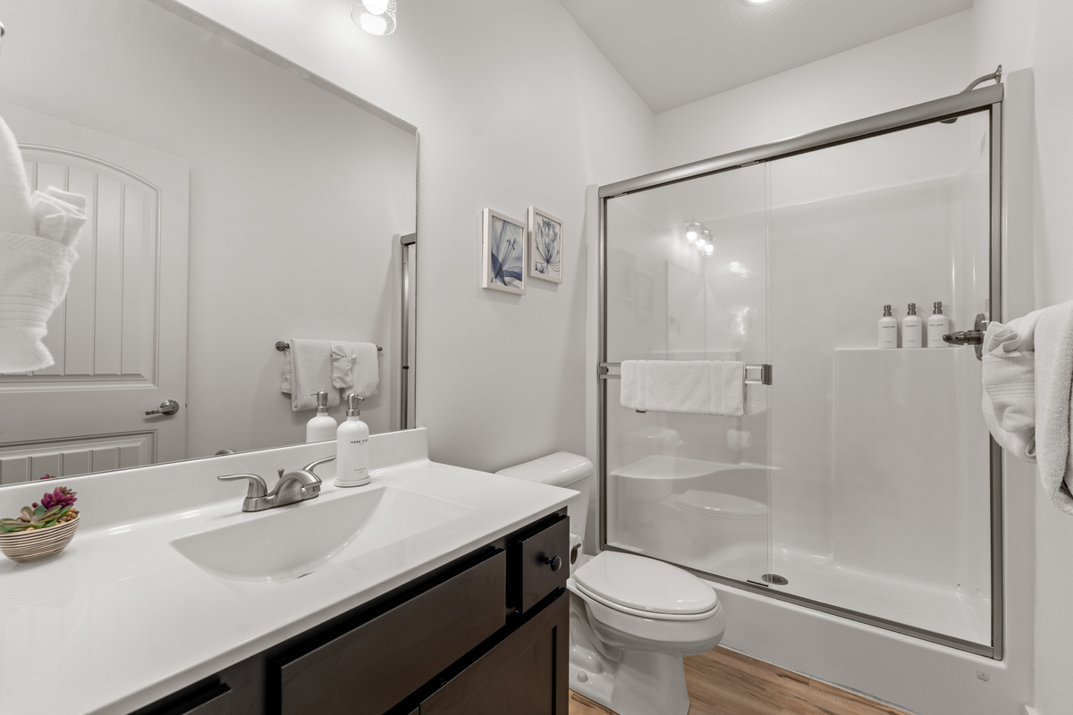 Upper Level Queen Bath