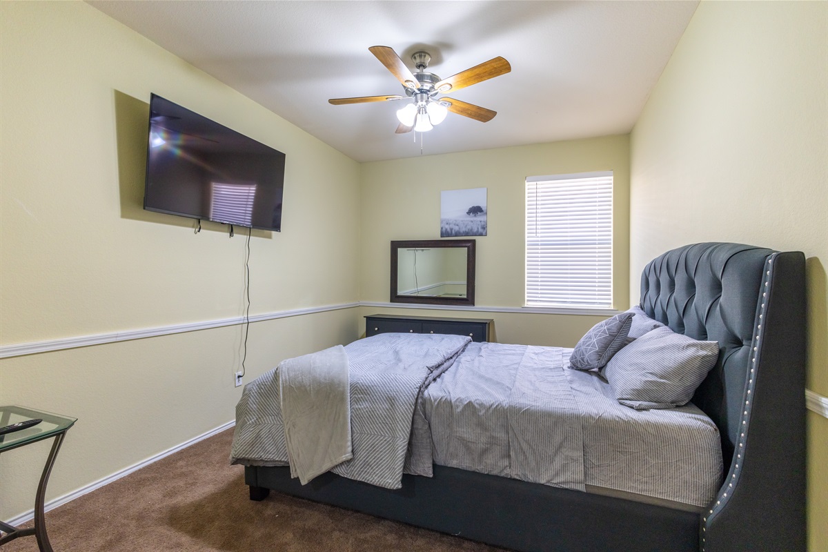 Queen Bedroom 4