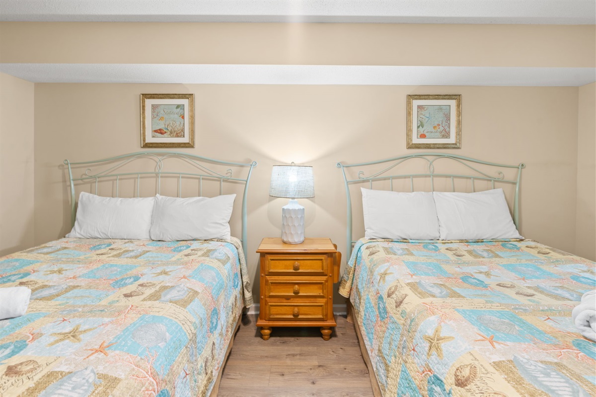 Spacious 3rd Bedroom with 2 queen beds