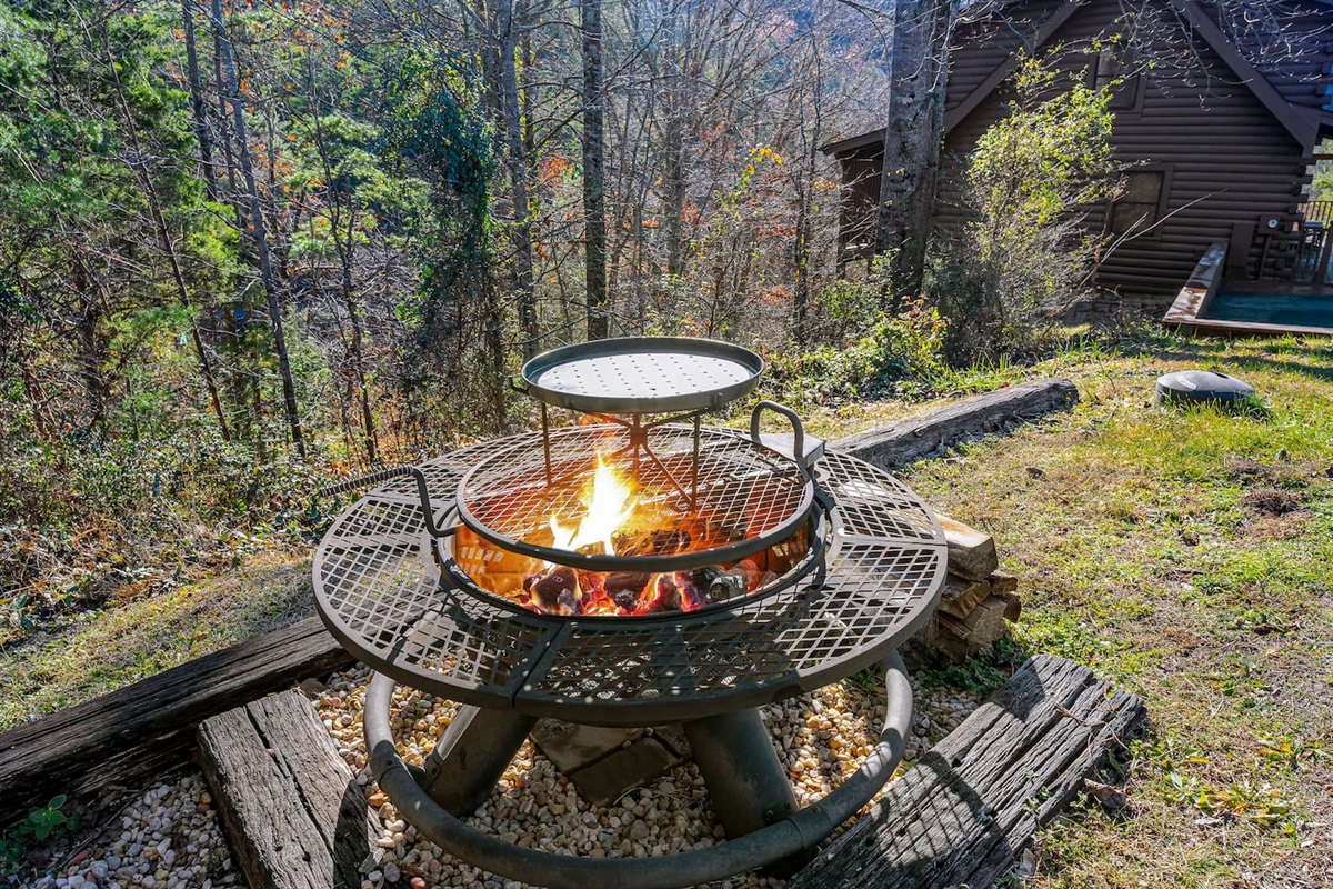 Outdoor fire pit