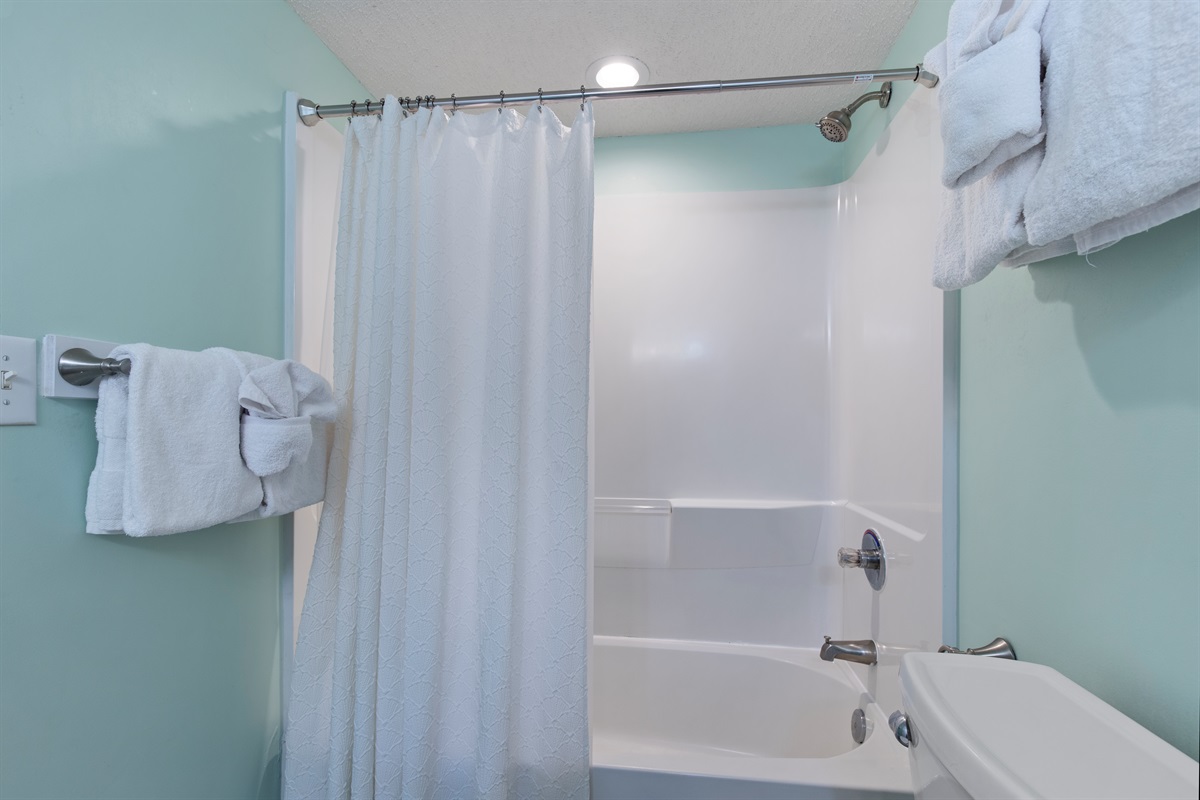 Jack-n-Jill Bathroom 2