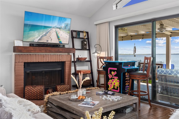Unwind with a round of Pac-Man or coffee at the game table, then step outside for lakeside breezes and unbeatable views.