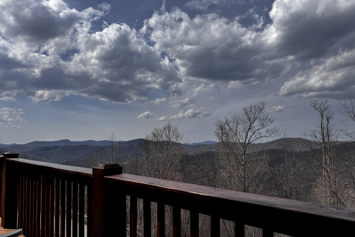 Winter brings crisp mountain views and a completely different perspective of the surrounding Scenic Wolf landscape.