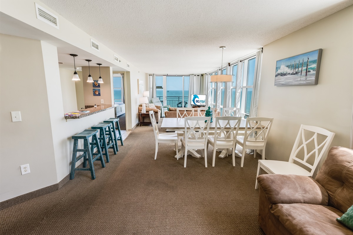 Amazing Living Room with Stunning Views🌊☀️