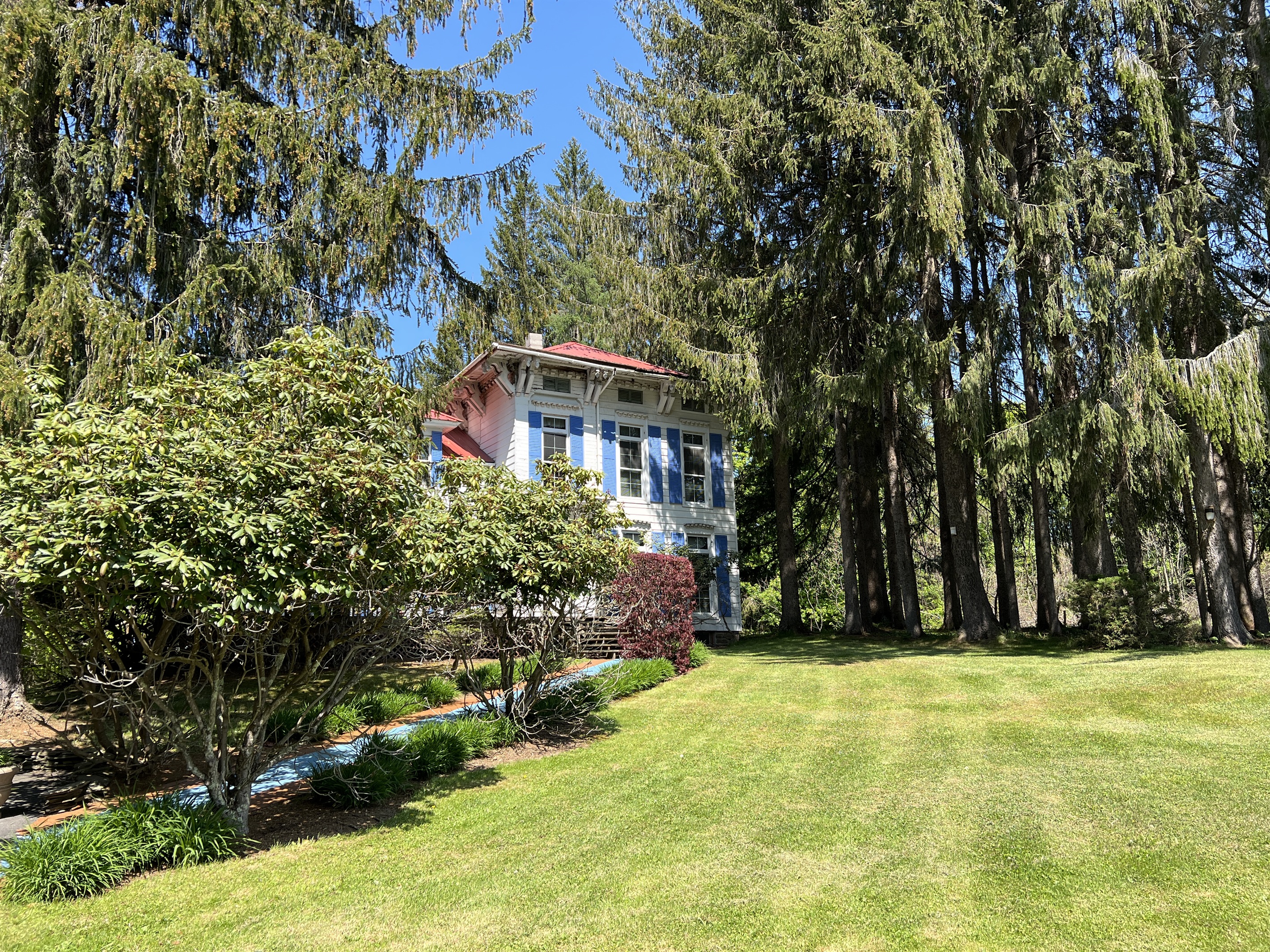 1860 Spencer House front, large private yard to play outdoor games.