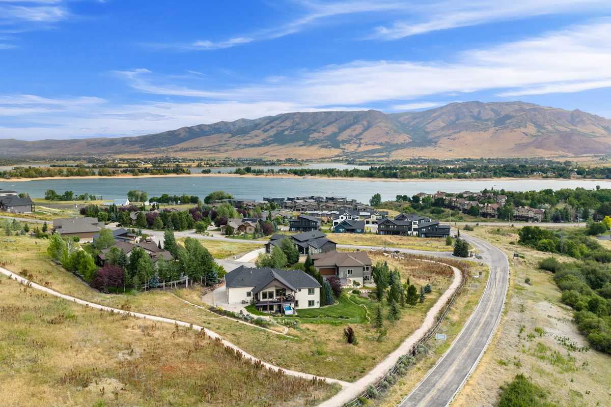 Enjoy the best of Ogden Valley with Pineview Reservoir, world-class ski resorts, golf, hiking, and mountain biking just minutes from your door.