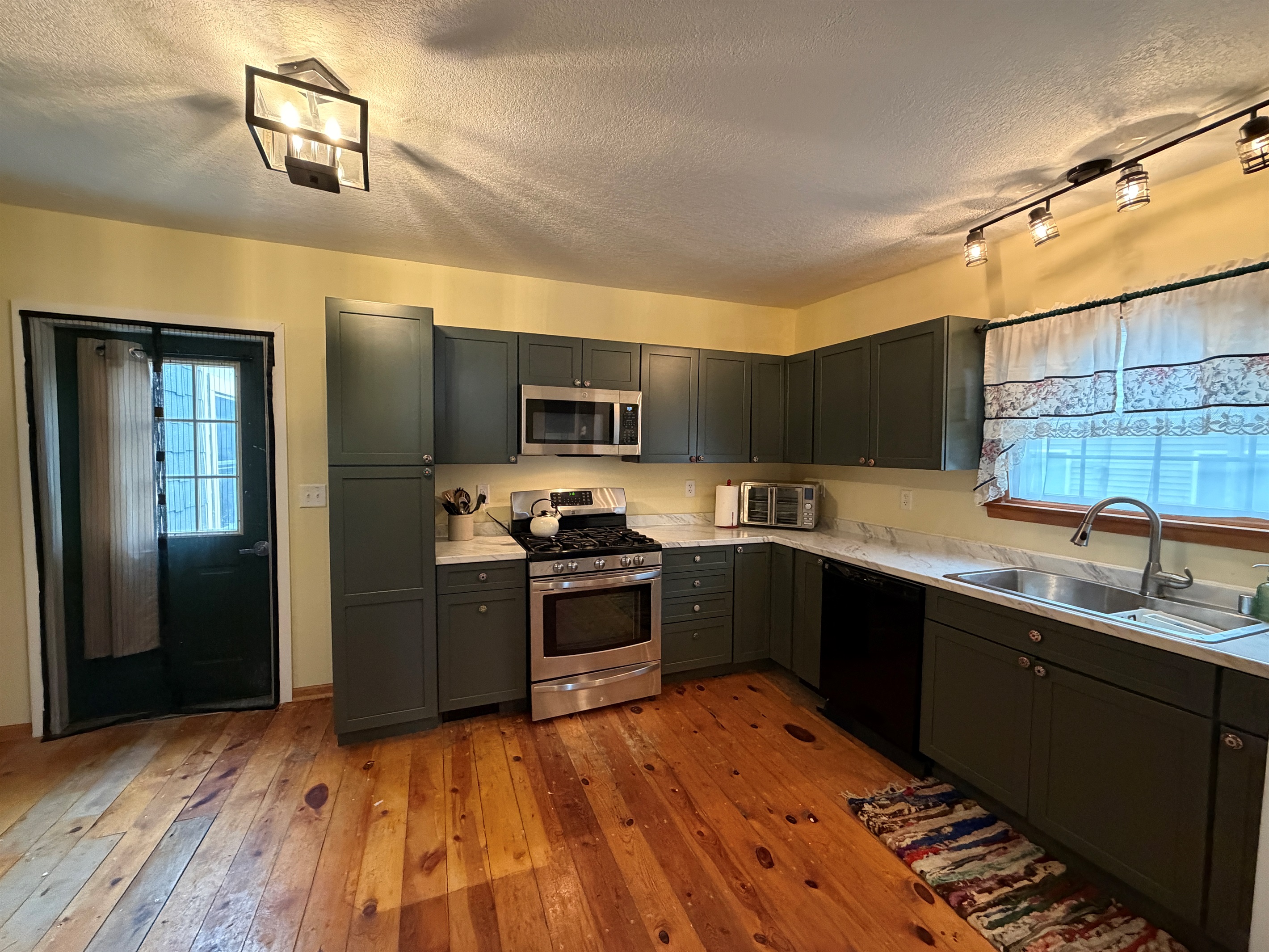 Plenty of counter space if you wish to cook during your stay.