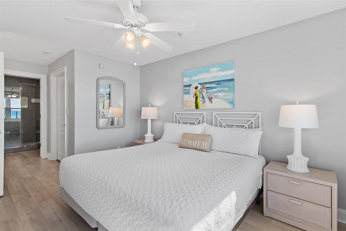 GULF FRONT MASTER BEDROOM: Spacious and Stylish Master Bedroom with King Bed, Gulf Views, Smart TV, Fully-Remodeled Master Bathroom with dual vanities, large walk in shower, and soaker tub!