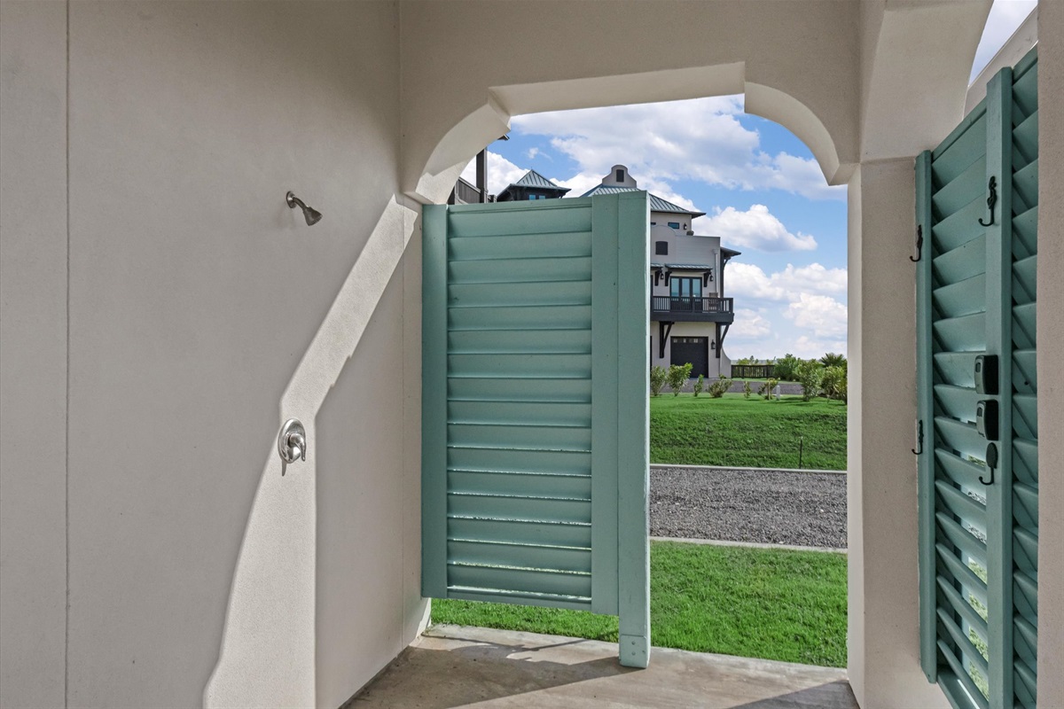 65b222091ef544219478bc09823ce510 Large | Beachhouse | Texas | TX | Vacation Homes | Galveston | Crystal Beach | Kokomo | Breezy Days | Beachfront Elegance | Sunrise Serenity | Southern Sands Property Management, LLC
