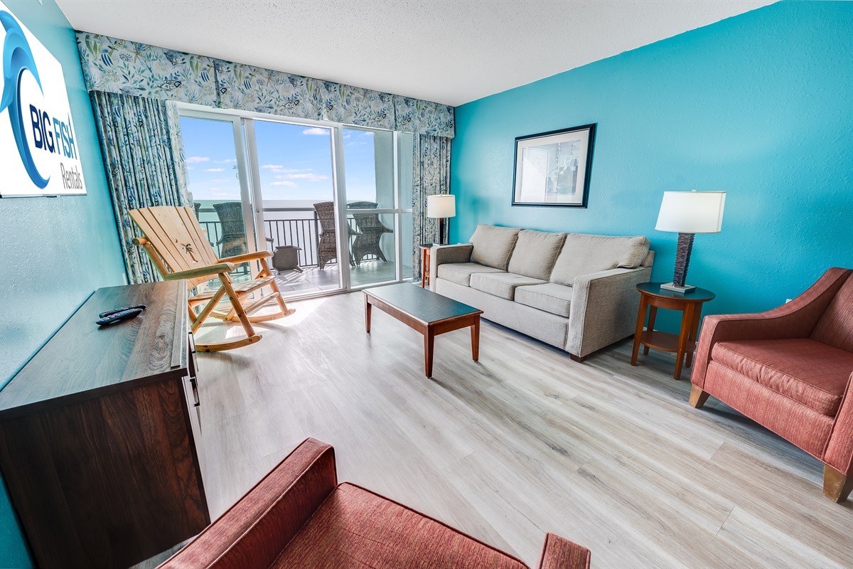 Living Room with Stunning Views🌊☀️