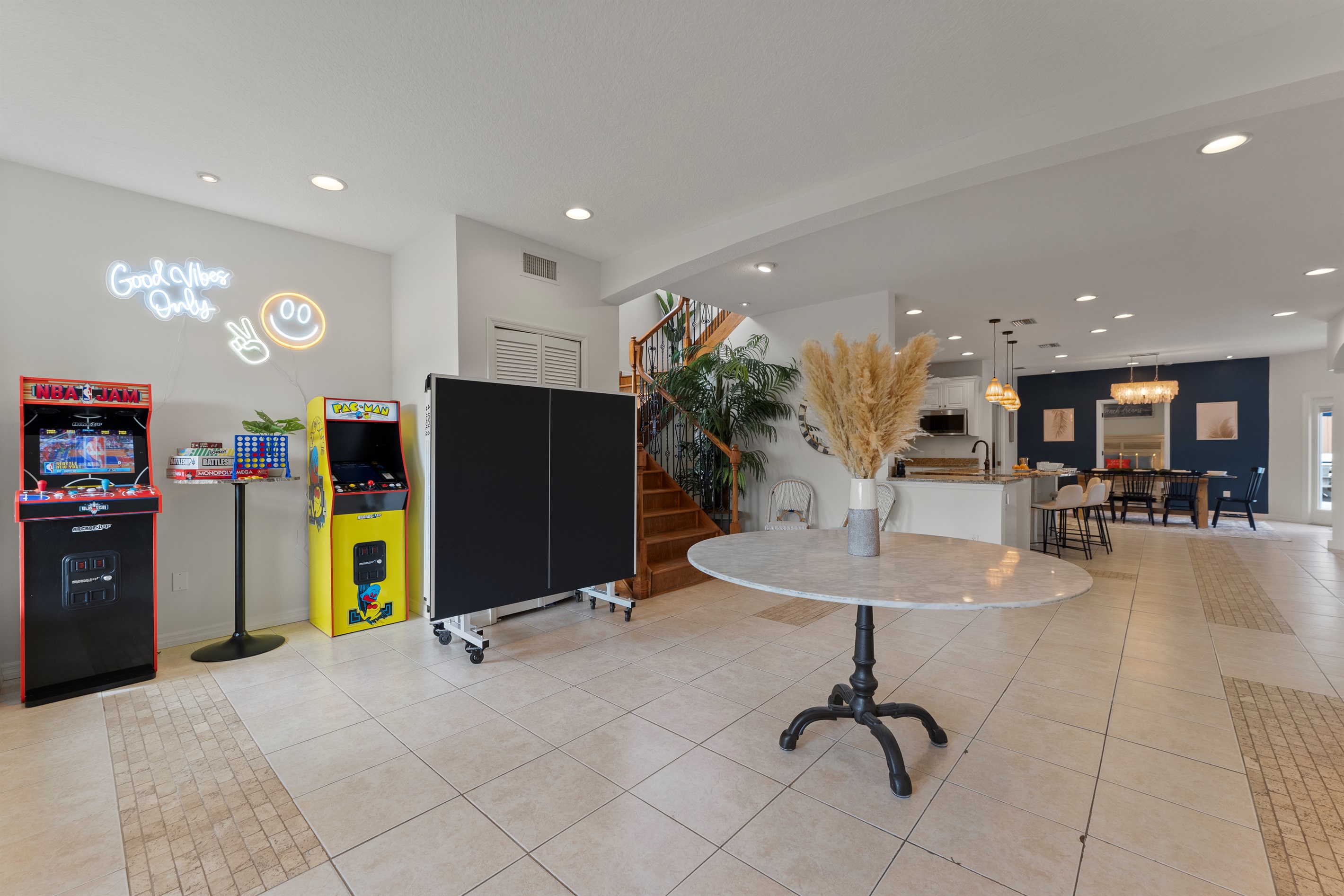 Large flexible space for additional dining (folding chairs in the closet), games or other fun