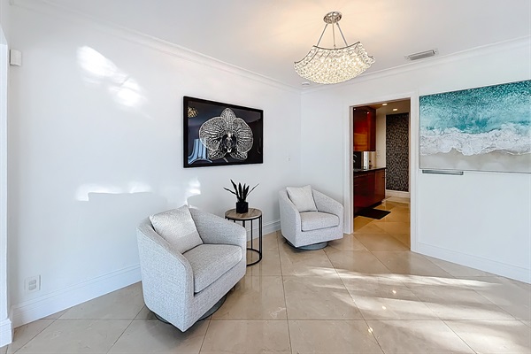 The swivel chairs are a popular sitting area, tying together the dining room, living room, and kitchen. 