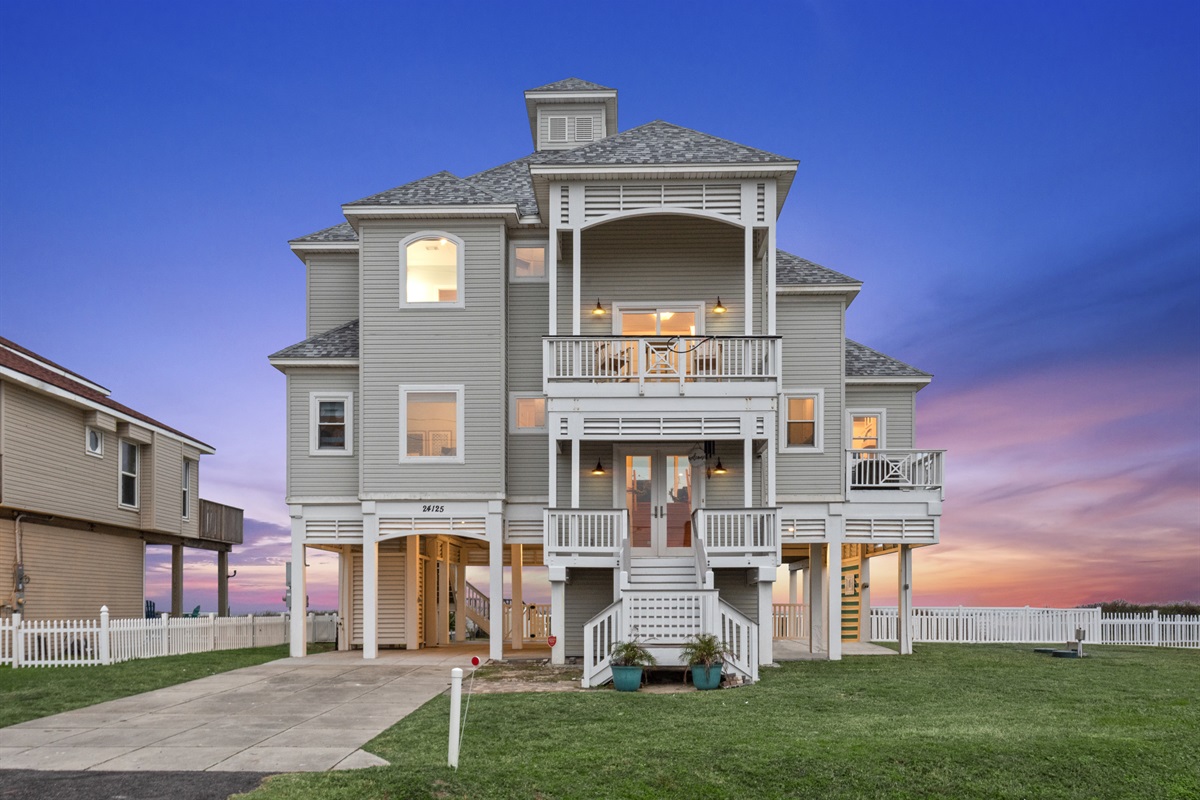 65ca823fa05e450f8258cb7f6be099a7 Large | Beachhouse | Texas | TX | Vacation Homes | Galveston | Crystal Beach | Kokomo | Breezy Days | Beachfront Elegance | Sunrise Serenity | Southern Sands Property Management, LLC