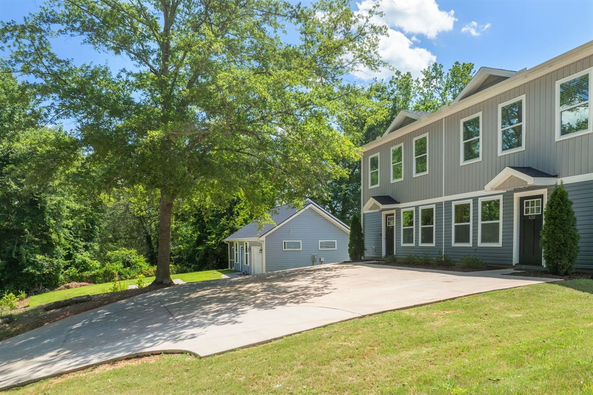 Full duplex with driveway