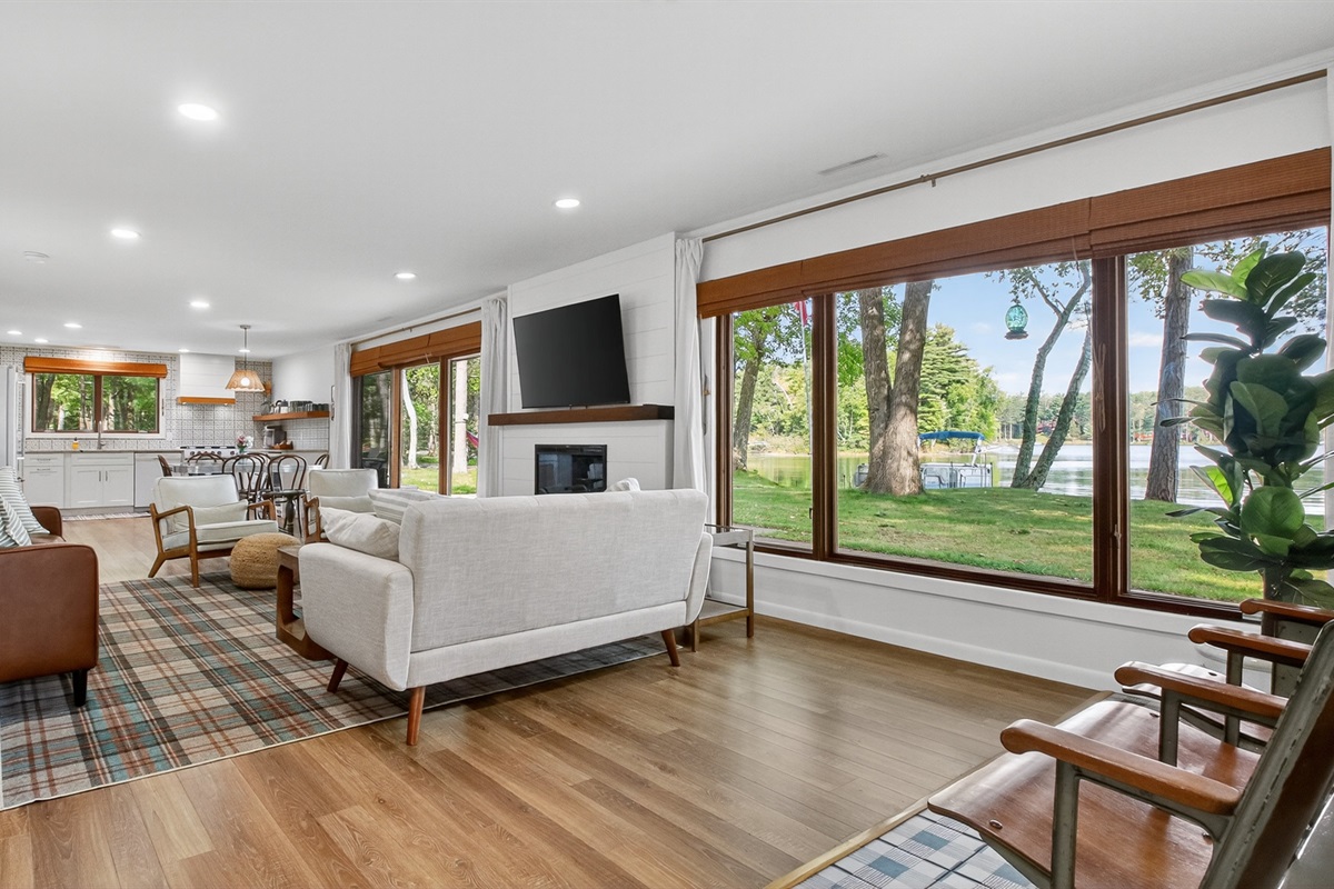 Watch a game or movie in the living room while also enjoying the lake views.