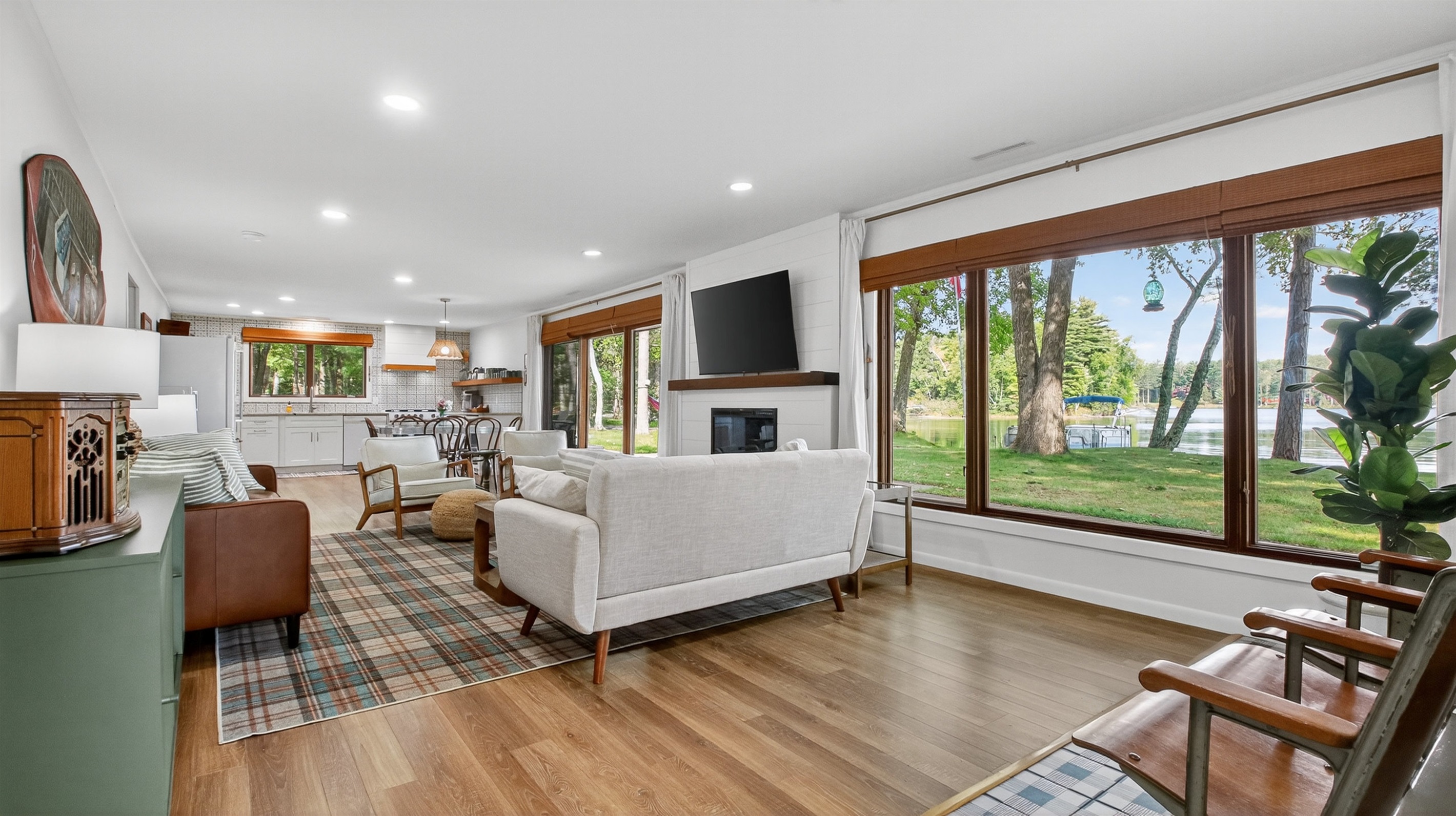 Watch a game or movie in the living room while also enjoying the lake views.