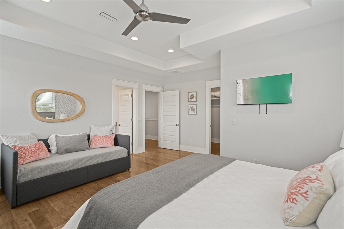 Grand Master King Suite featuring a twin daybed and wall-mounted TV—perfect for families.