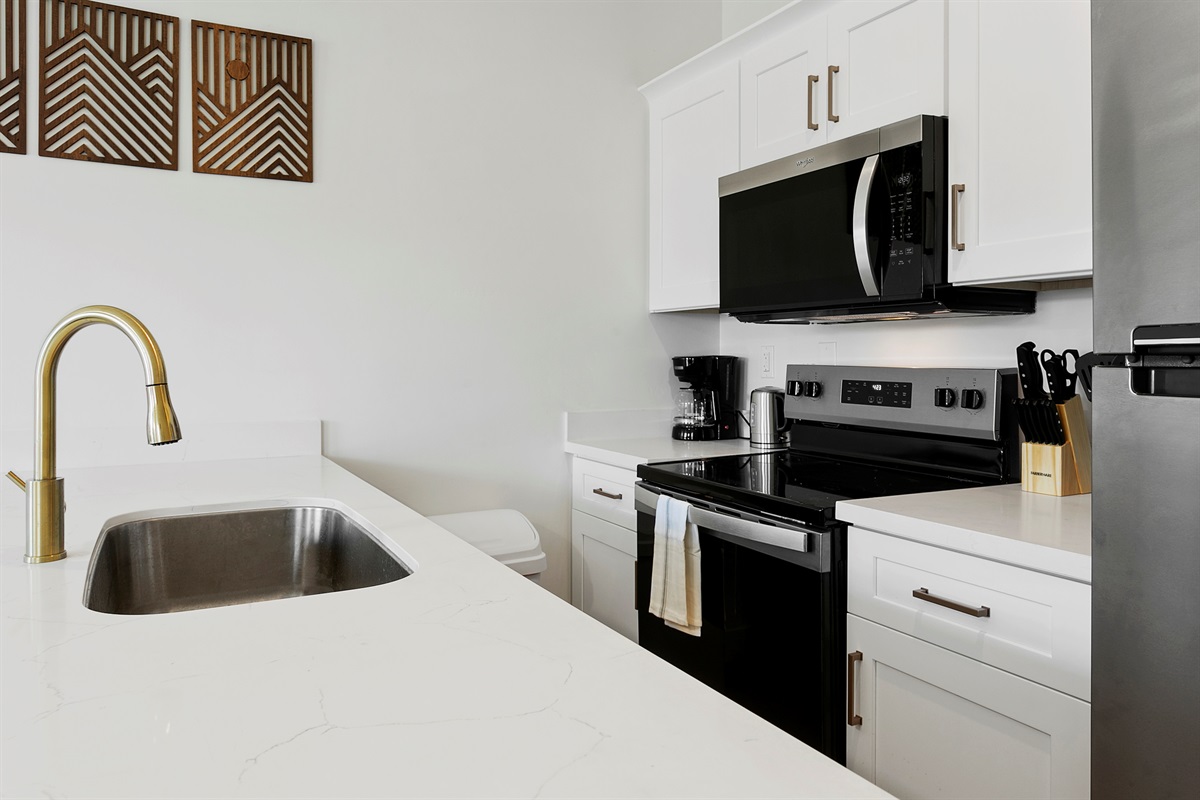 Kitchen amenities include dishwasher, cookware, coffee pot, electric kettle