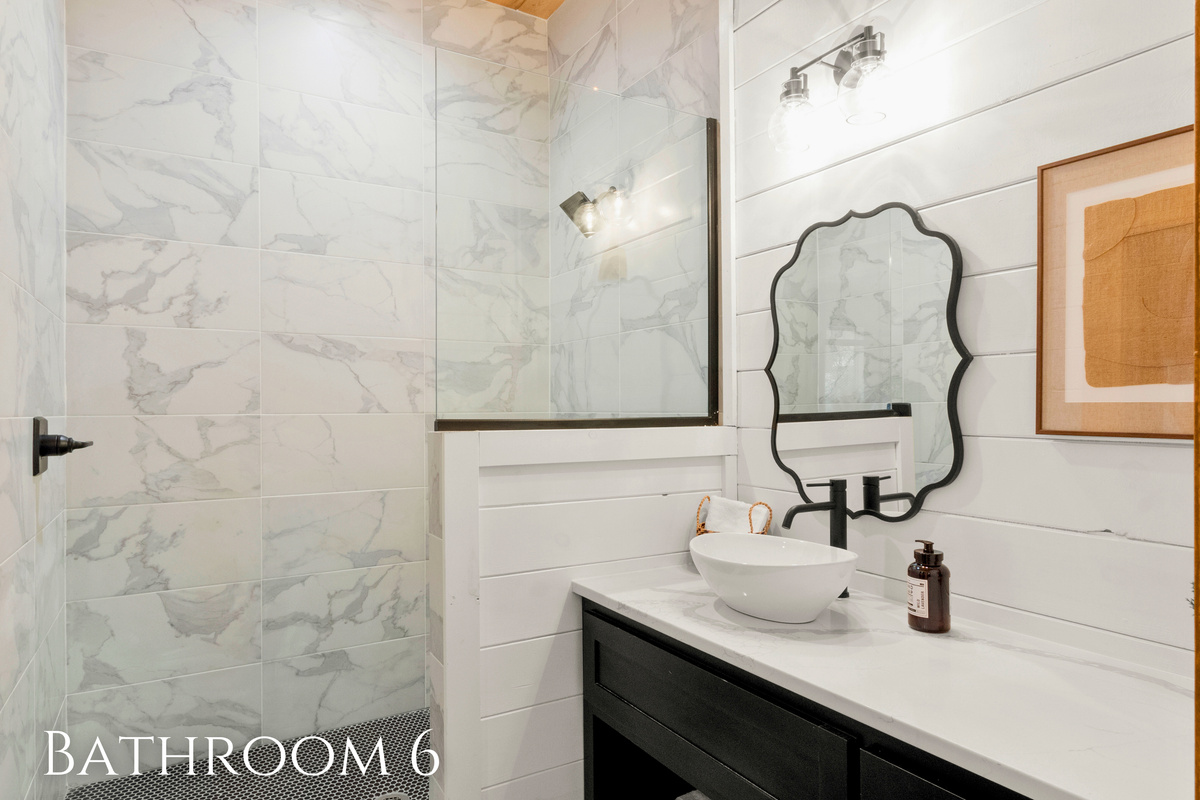Adorned with large, marble-patterned tiles that give the space a luxurious and spacious feel.