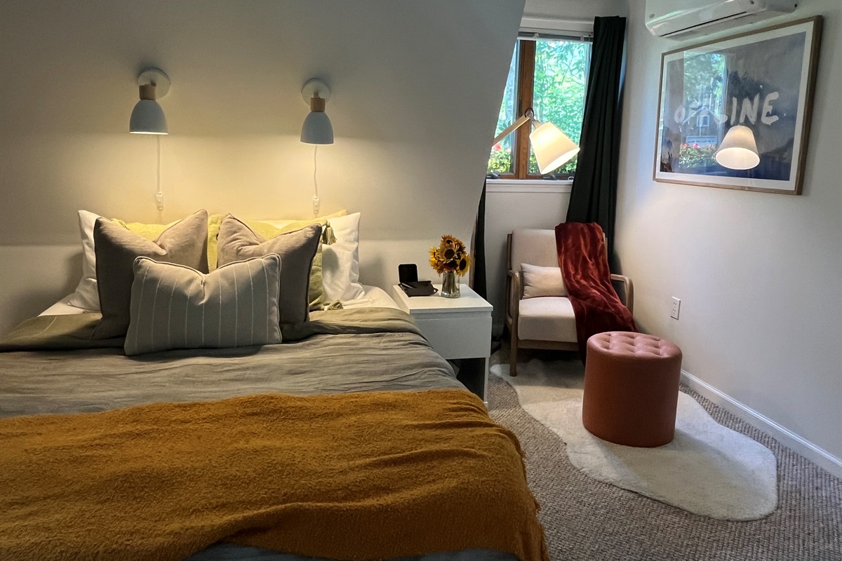 1st floor Queen and reading nook