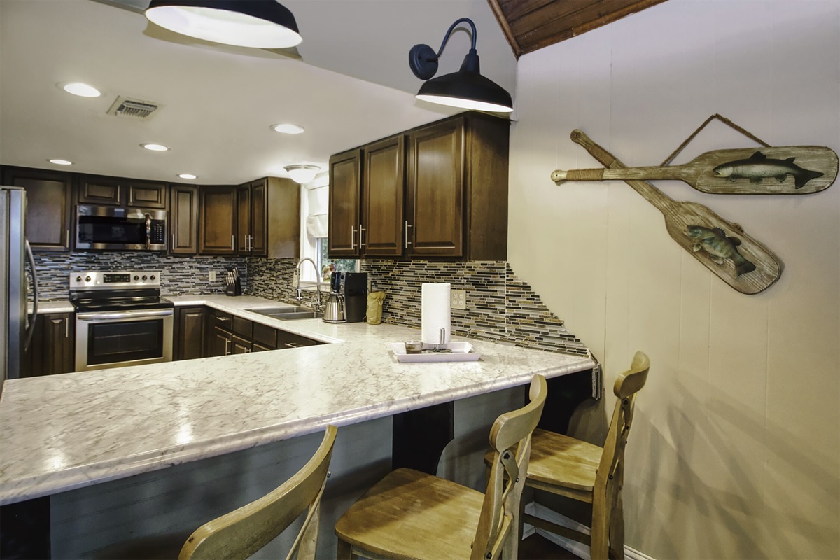 Kitchen bar with seating for 4