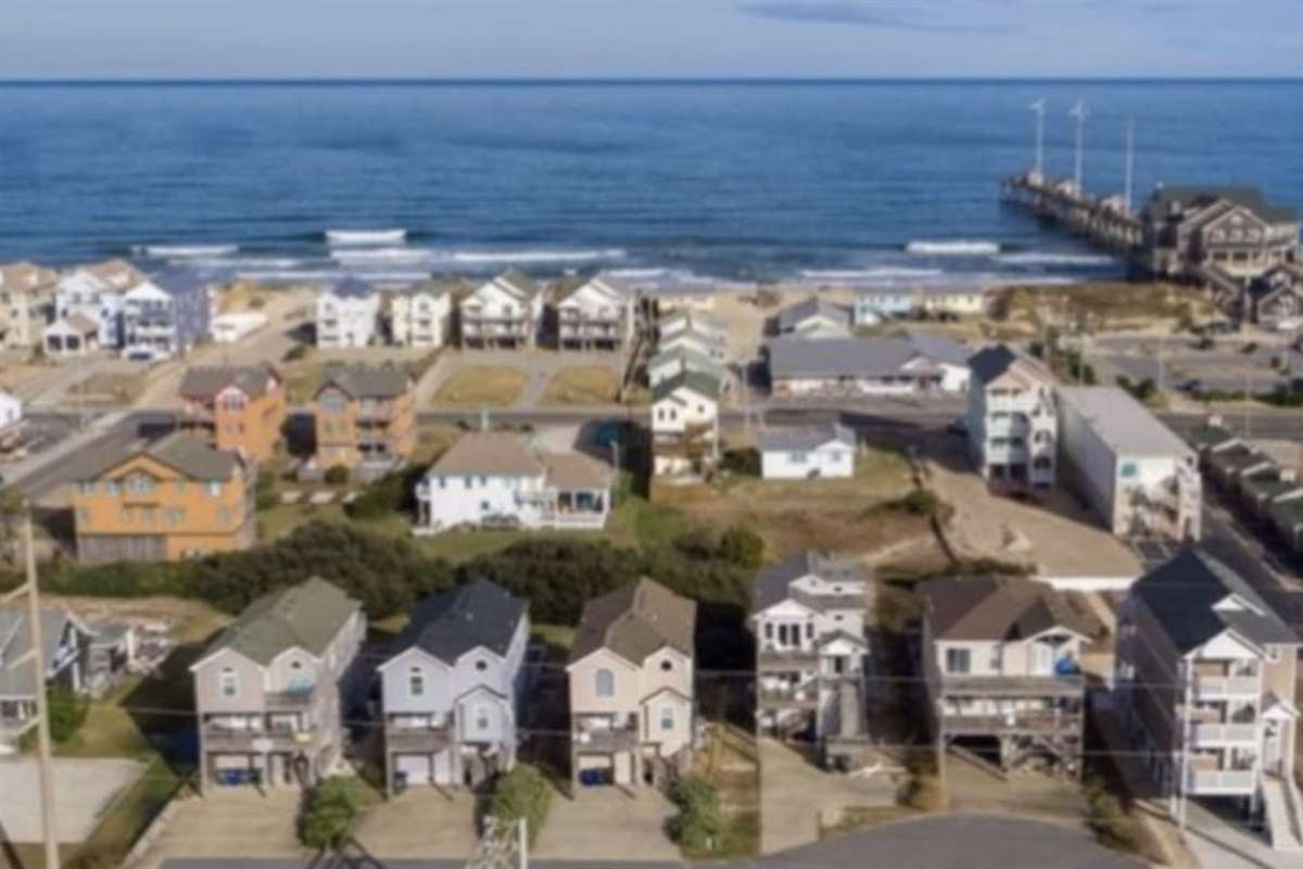 2 minute walk to the beach, local shops and Jeanette's Pier