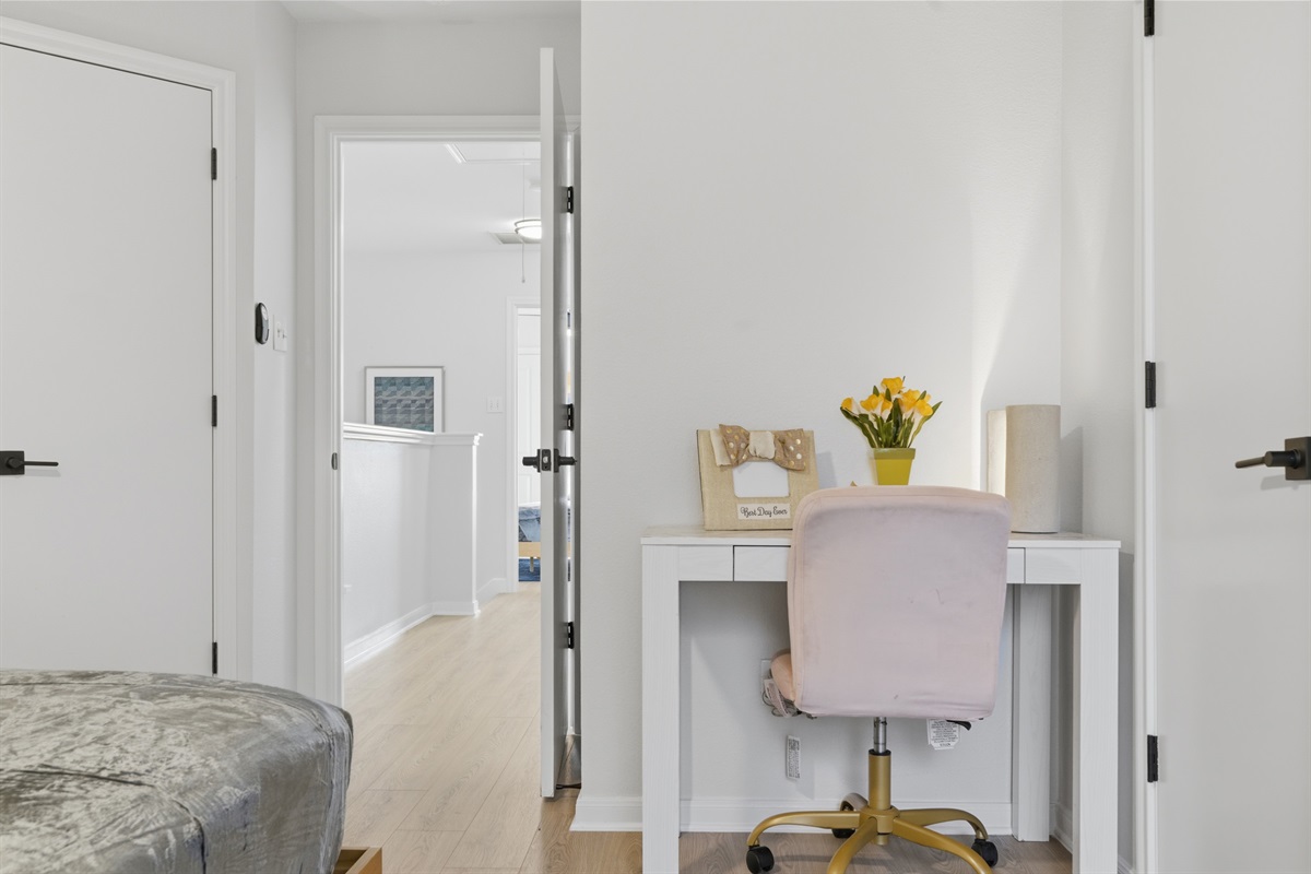 Convenient workspace for business or travel needs