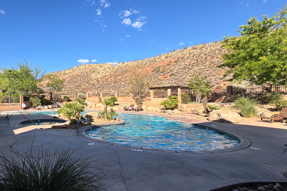 Resort Pool & Hot Tub