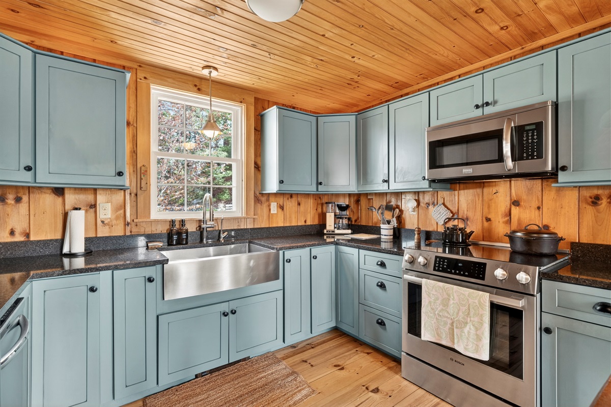 Fully stocked kitchen with high end appliances 