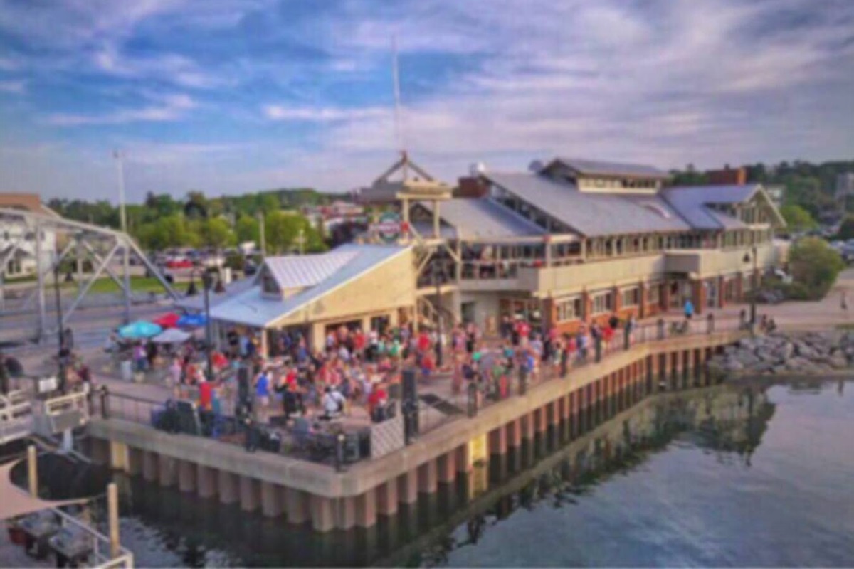 Downtown Sturgeon Bay is only minutes away from The Little Harbor. Enjoy nightlife, great restaurants, Farmers Markets, and shopping! Downtown Egg Harbor is also just north!