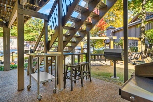 The grilling station on the lower patio — Breakaway on Lake Hamilton