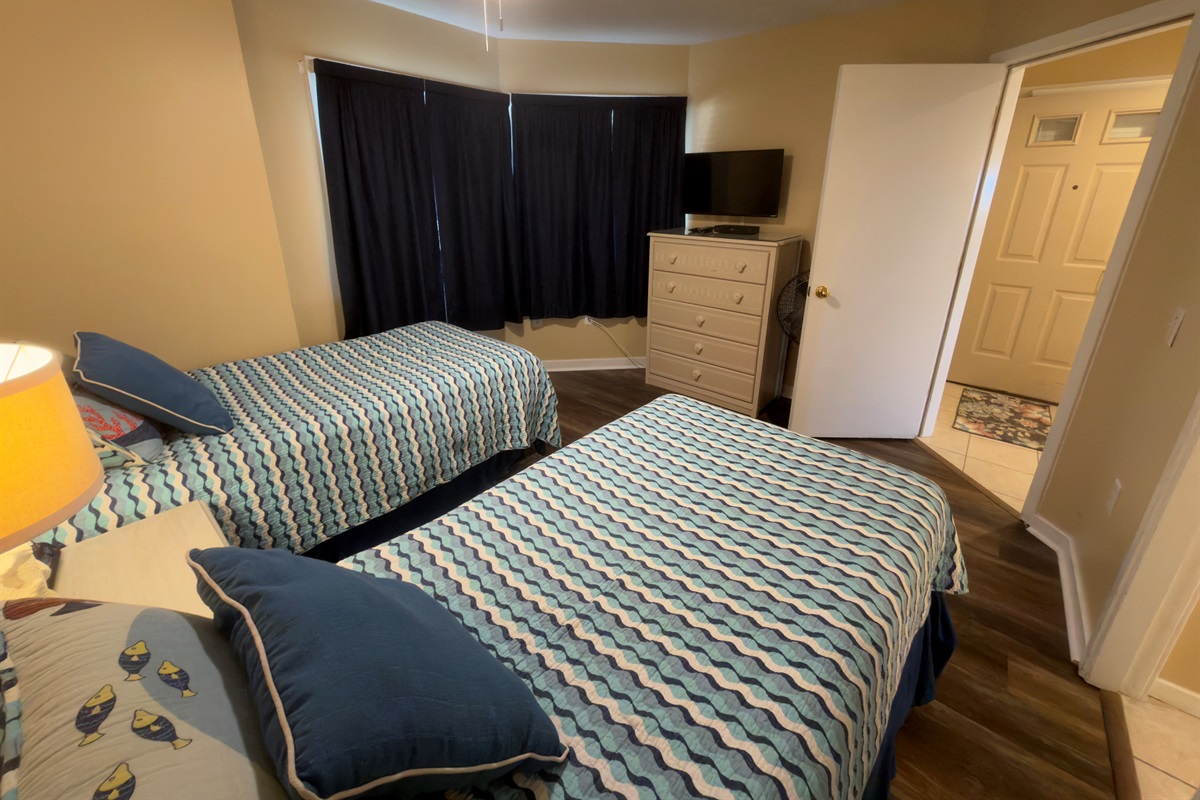 2nd Bedroom With 2 Twin Beds