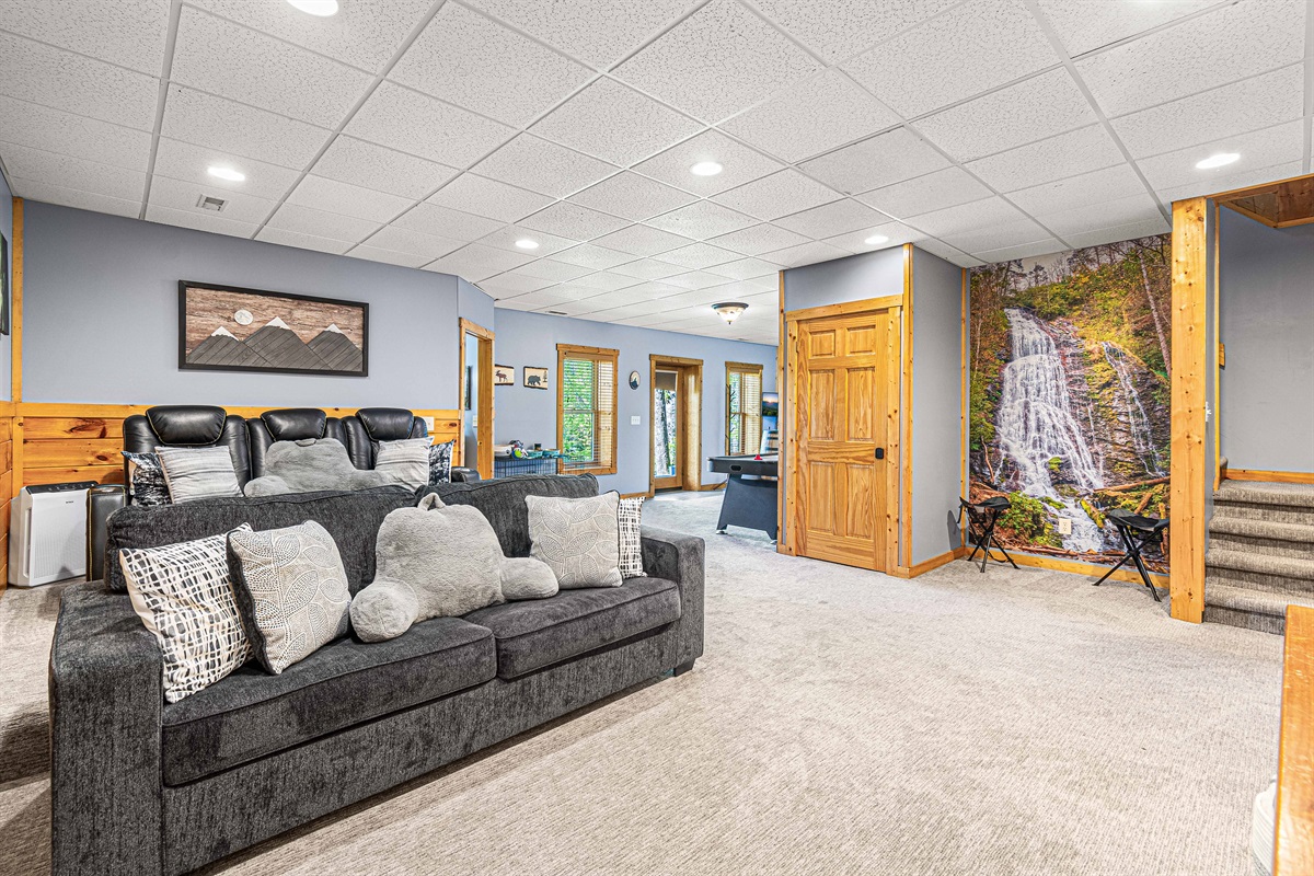 Spacious, comfortable, inviting = Ridge Top Adventure Cabin theater room!