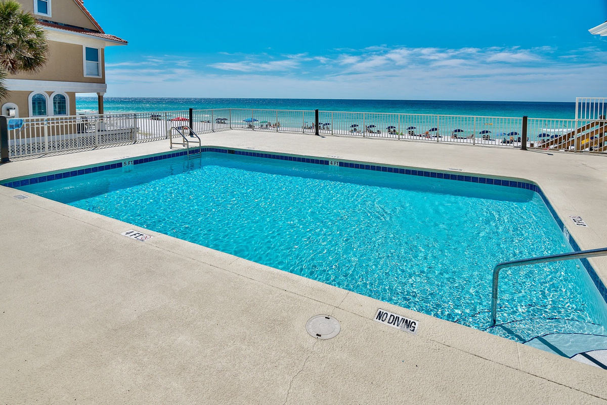 Beachside Pool!